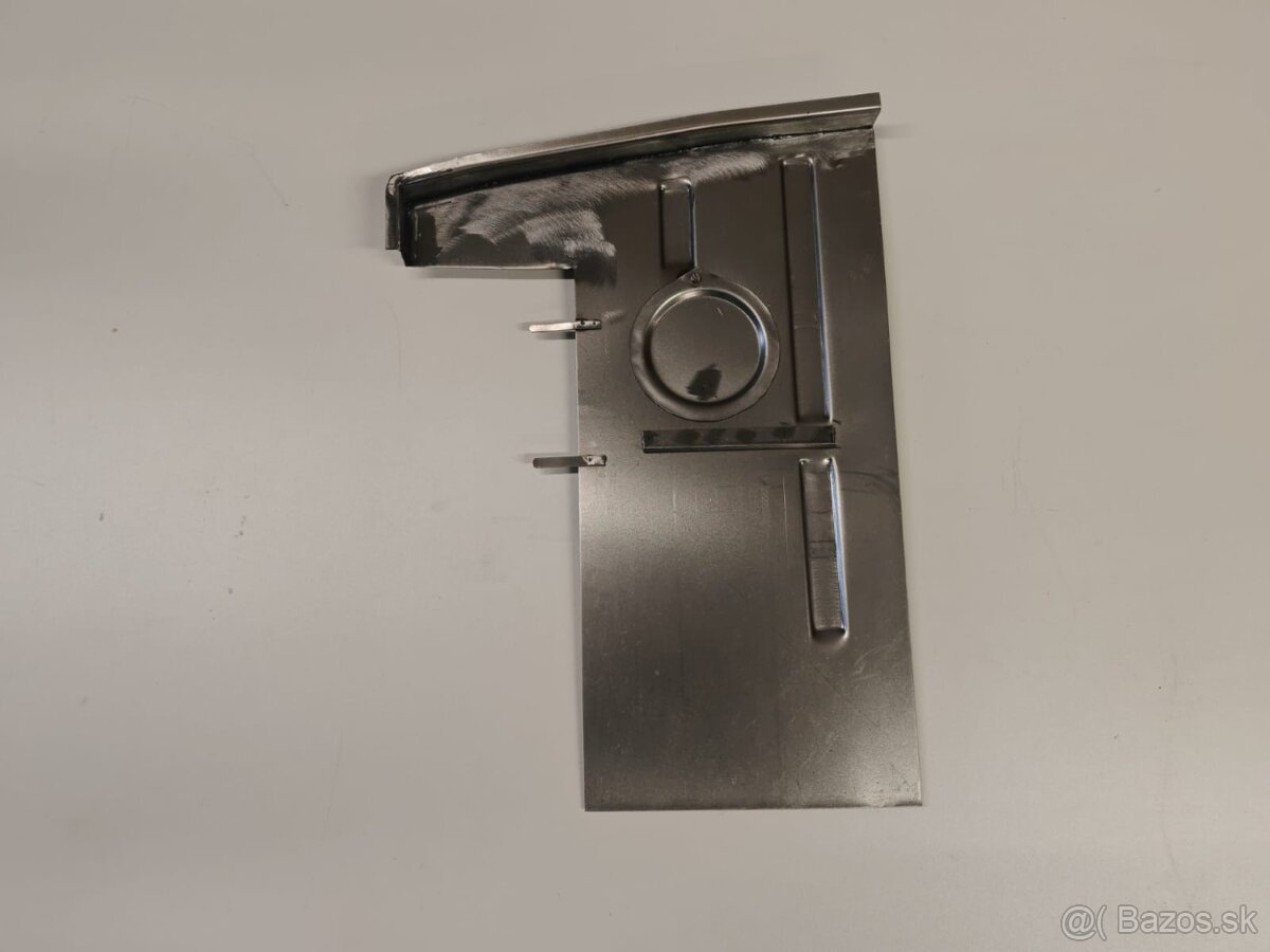 Tatra 613 - přední část předního podběhu L+P strana - 2