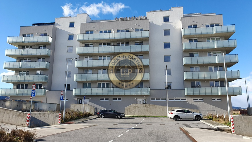 PREDAJ: 1 izb. byt s balkónom + parkovacie miesto novostavba - 2