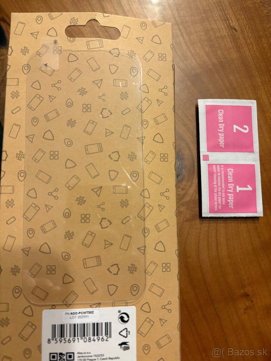 Nove tvrdene sklo iPhone 16 - 2