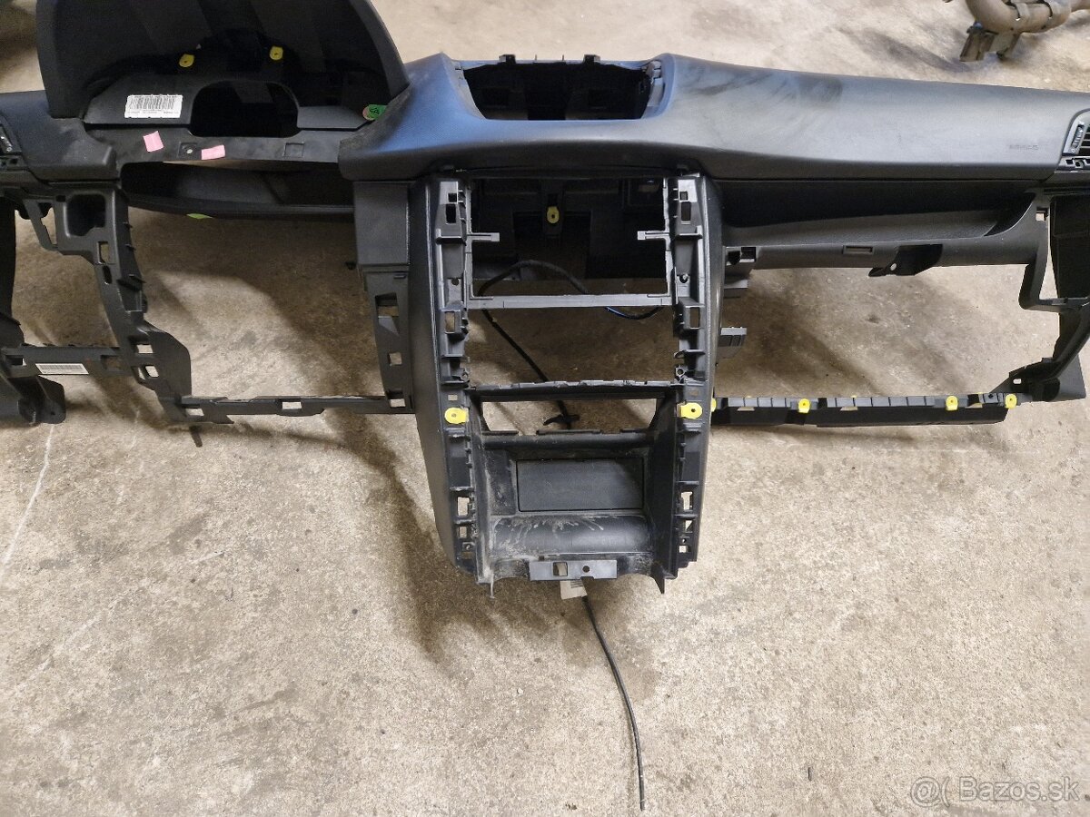 Palubovka Peugeot 207, 2006 - 2