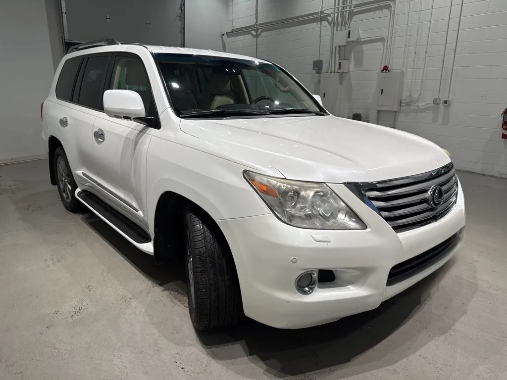 2011 LEXUS LX570 - 8 miest - 2