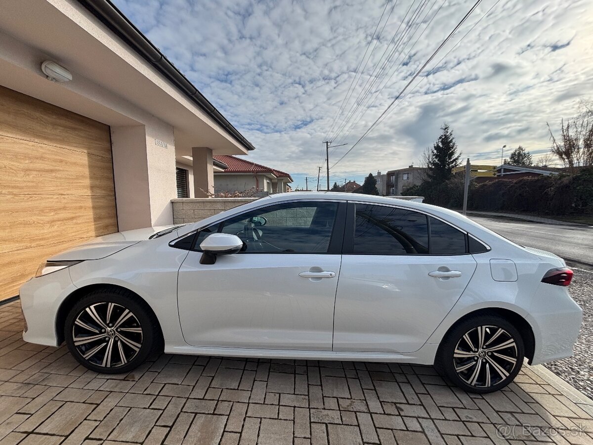 Toyota Corolla 1,5, 92 kW Style + Tech - 2