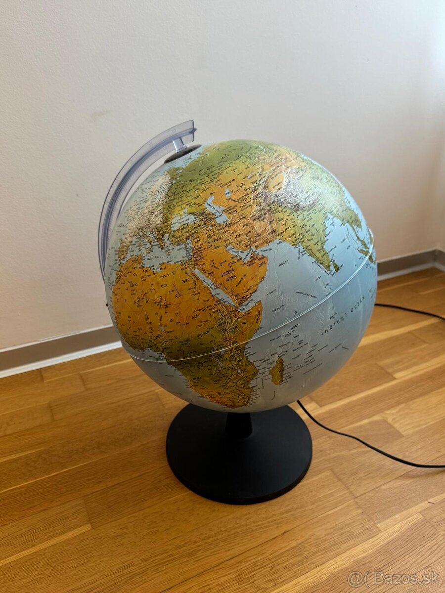 Svietiaci glóbus - 2