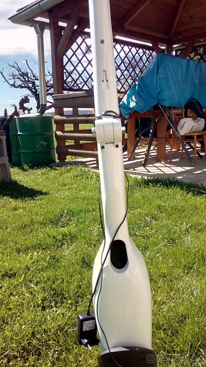 Predám tyčový vysávač ETA Moneto - 2