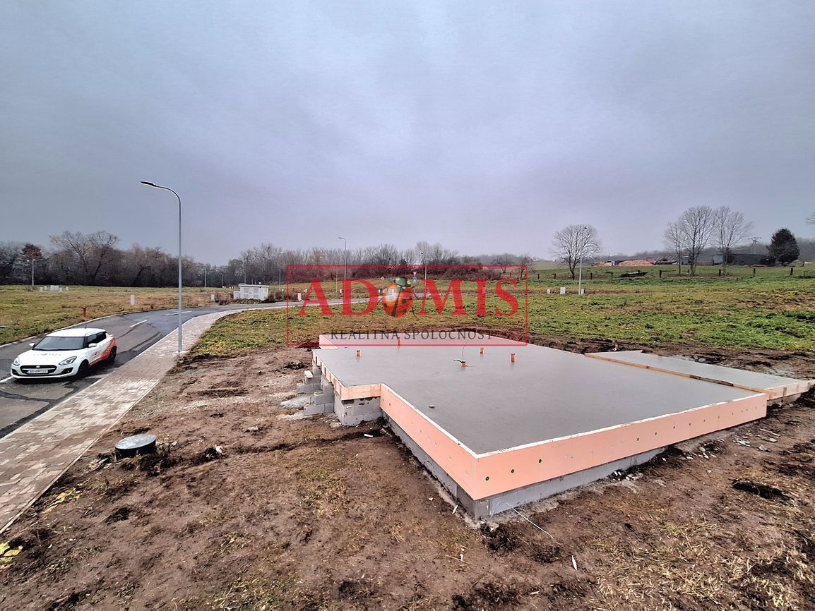 ADOMIS - predáme 4izbový bungalov 516m2, Šarišské Bohdanovce - 2