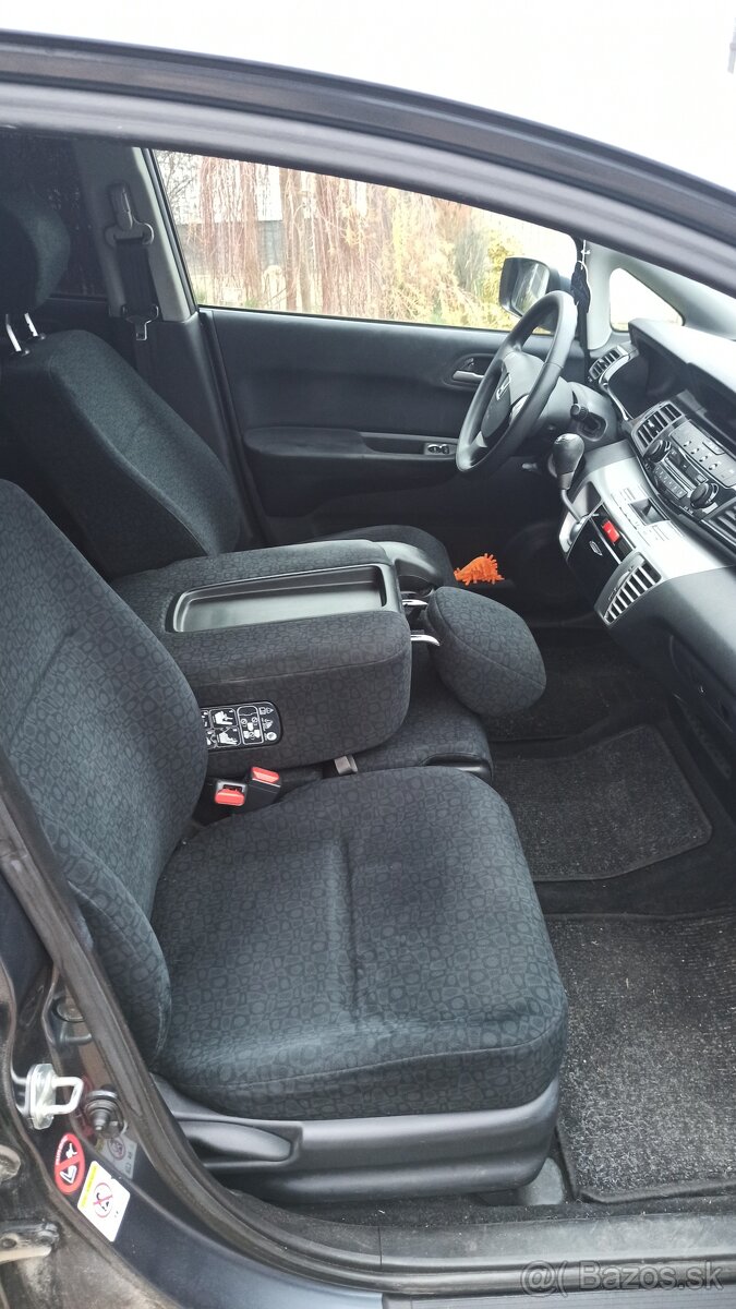 Predam Honda FR-V - 2