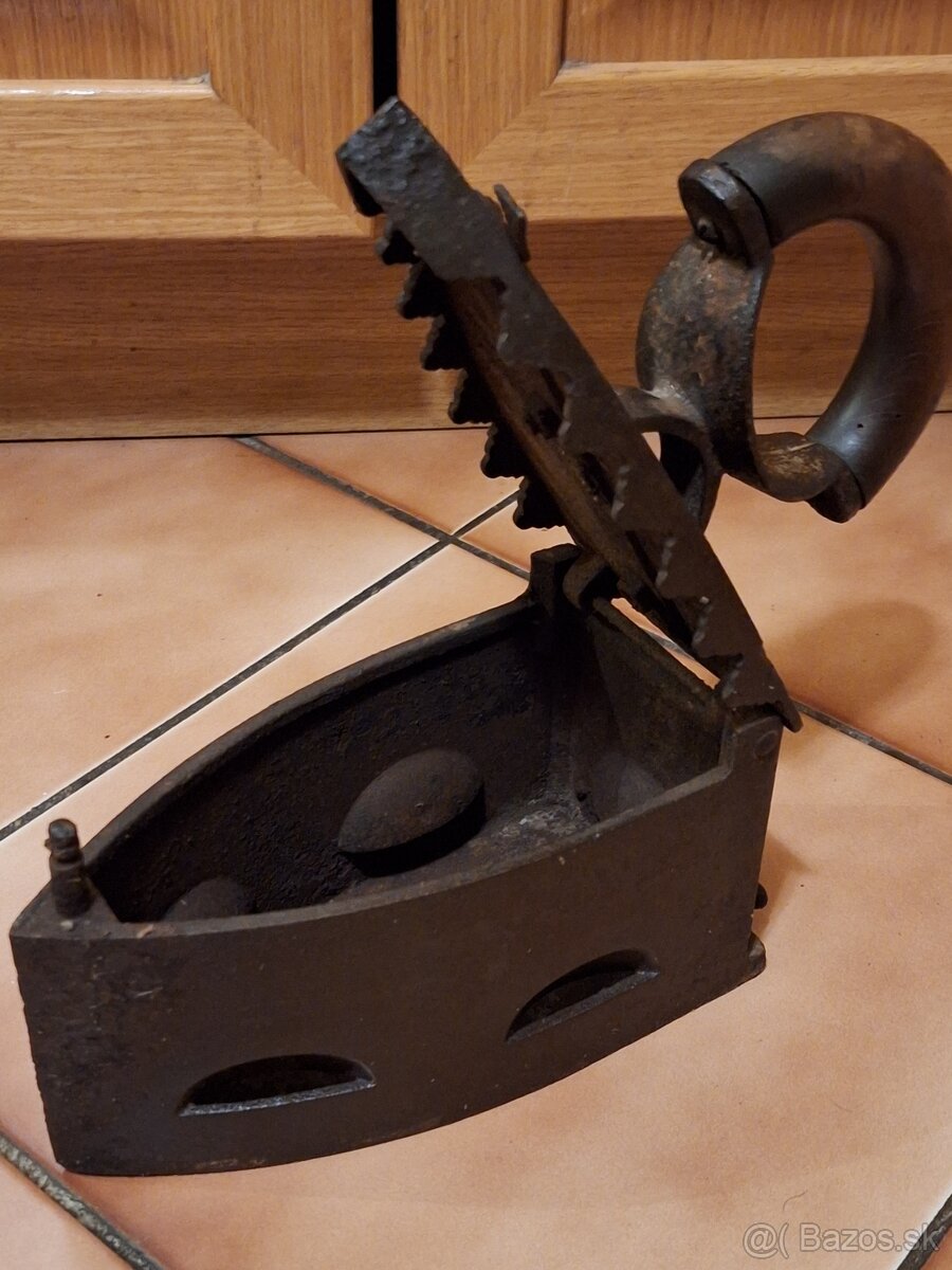 Stará žehlička. - 2