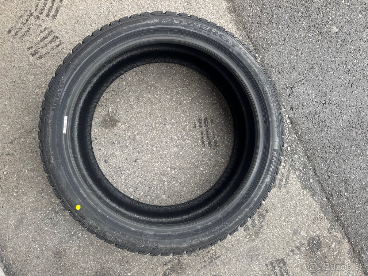 Pirelli 224/40 R18 - 2