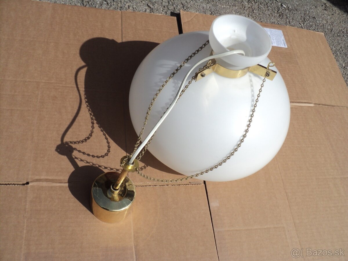 Lustre + tienidlá + lampa + mikrovlnka+vysávač, - 2