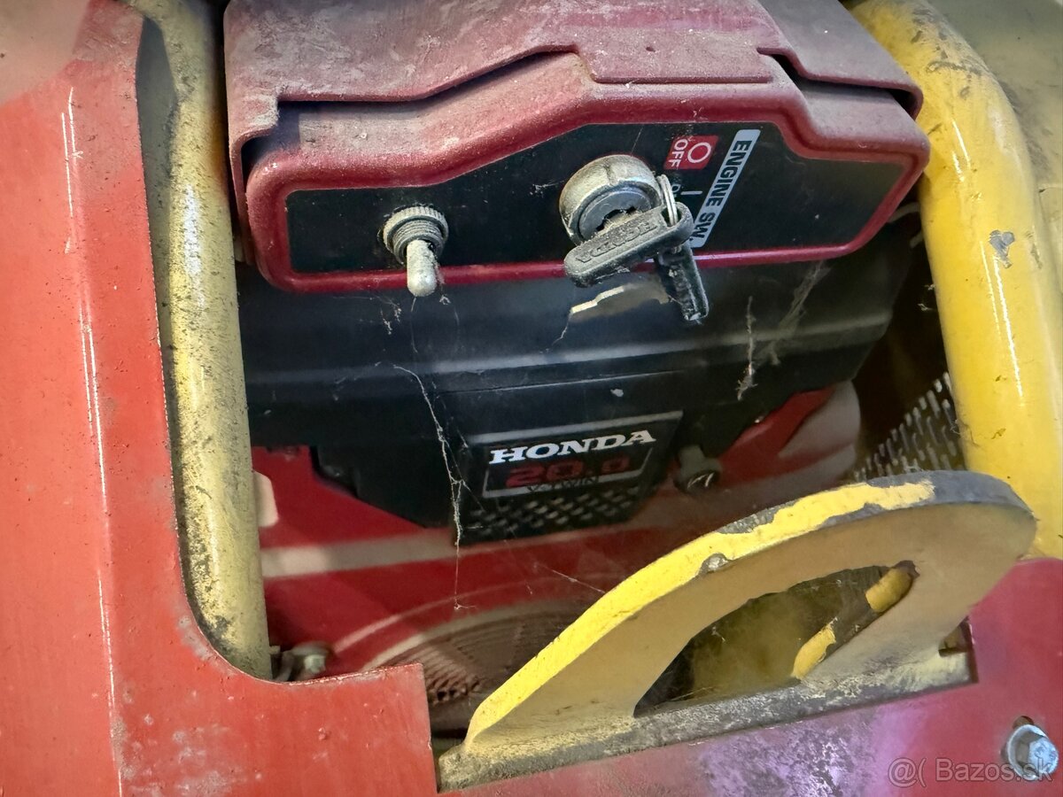 Lesticka na betón Dynapac - 2