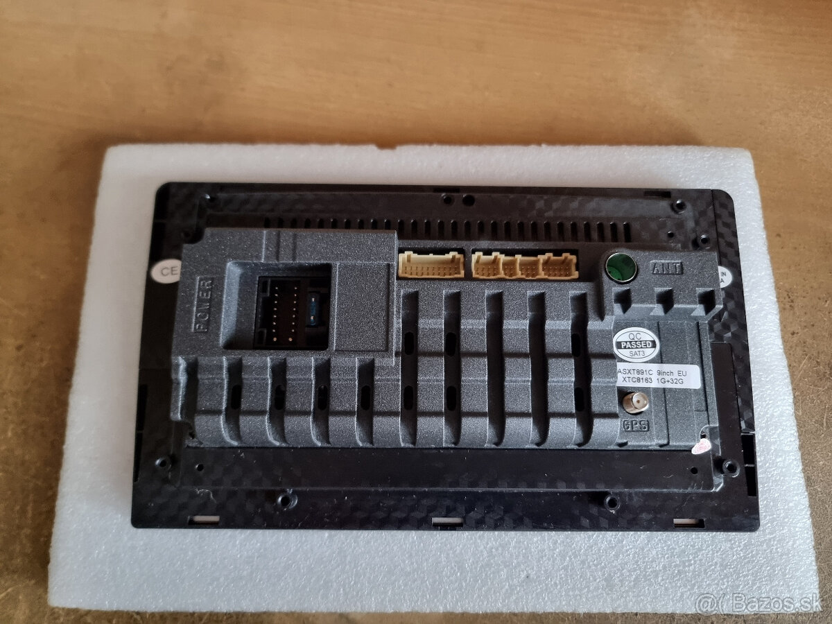 2DIN autorádio s Androidom 9 palcový 4x jadro - 2