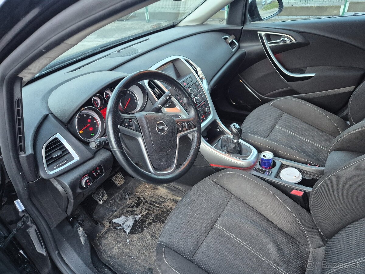 Astra J 2010 1.6 benzin pojazdne - 2