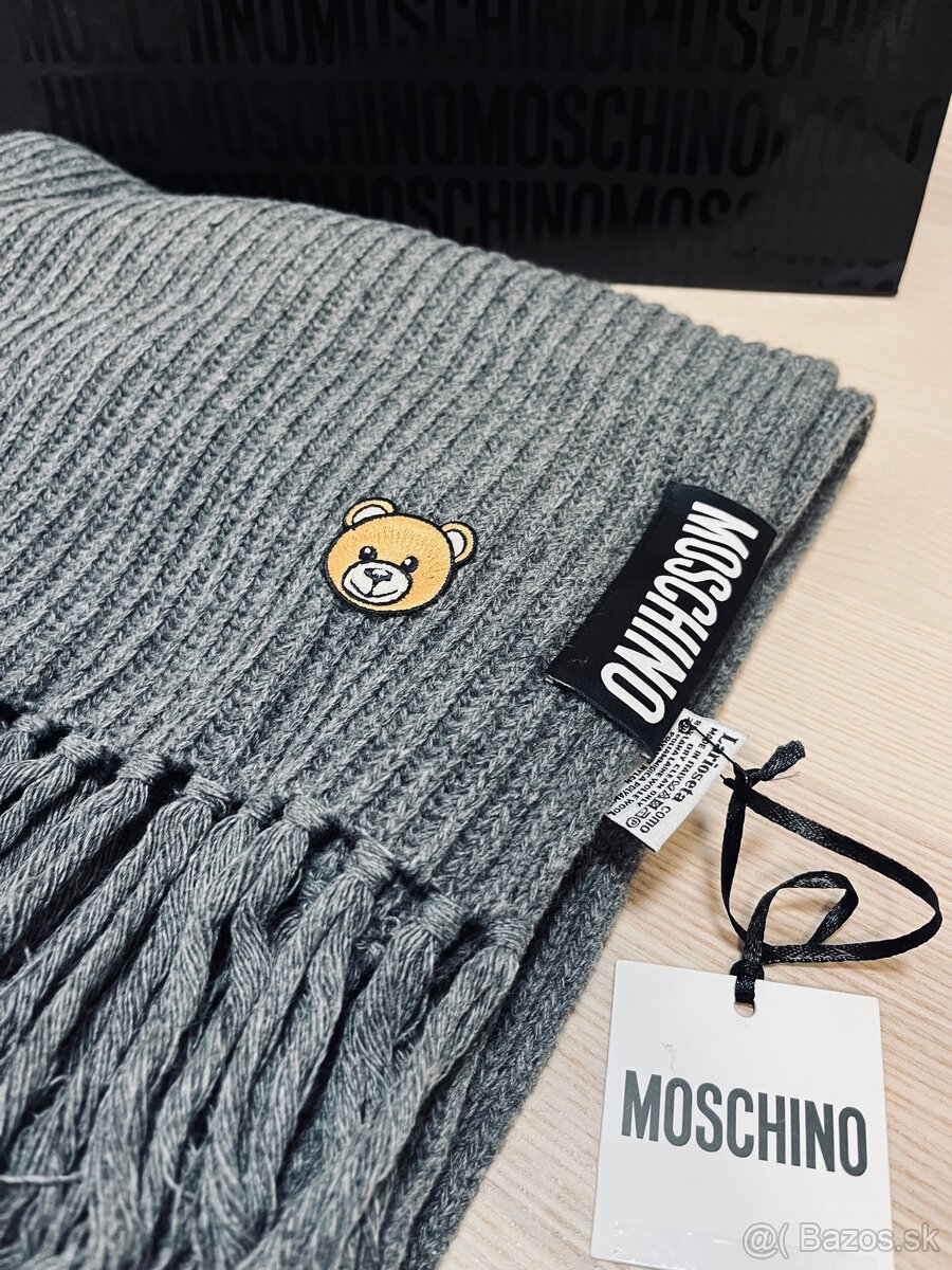 Moschino šál - 2