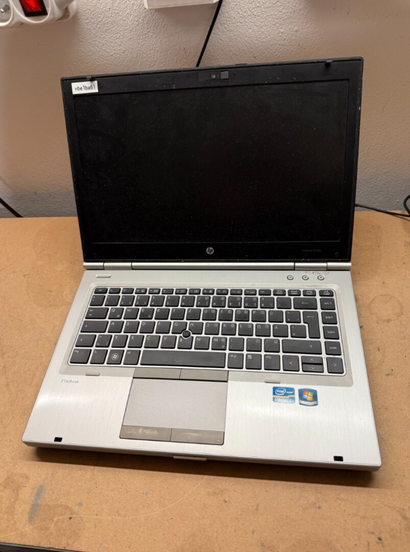 Predám pokazený notebook na náhradné diely zn. HP 8460p.// - 2