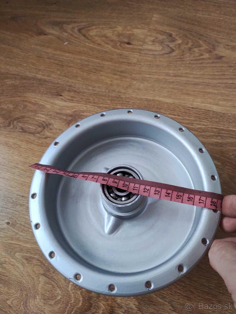 Predám krásny stred kolesa Jawa pérák 250 Janeček 150mm - 2