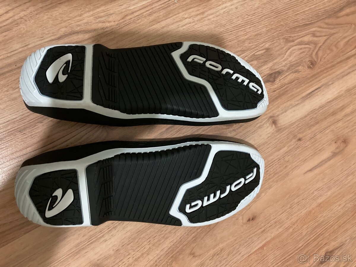 Podrazky na cizmy forma pilot - 2