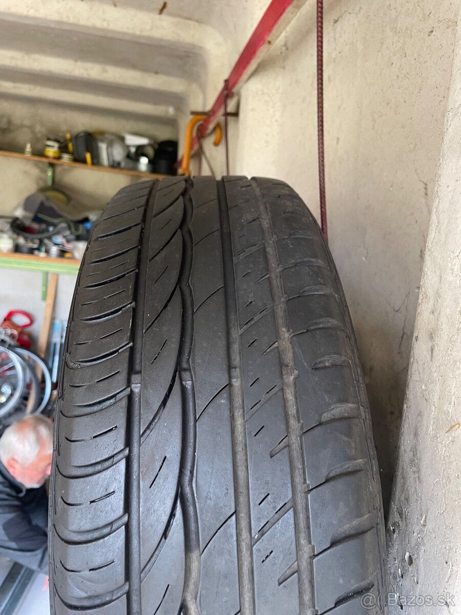 Letne pneu 195/65 r15 na plech. diskoch (Octavia) - 2