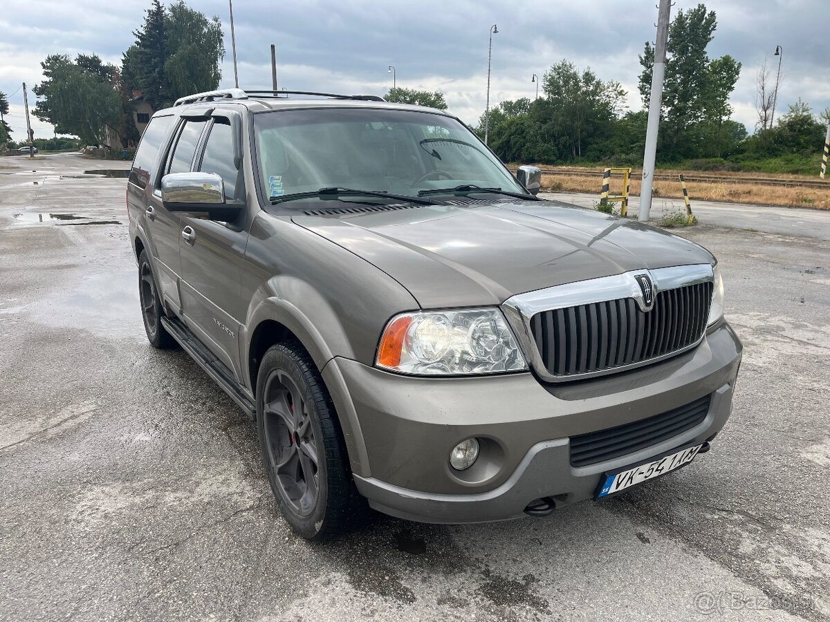 Lincoln Navigator V8