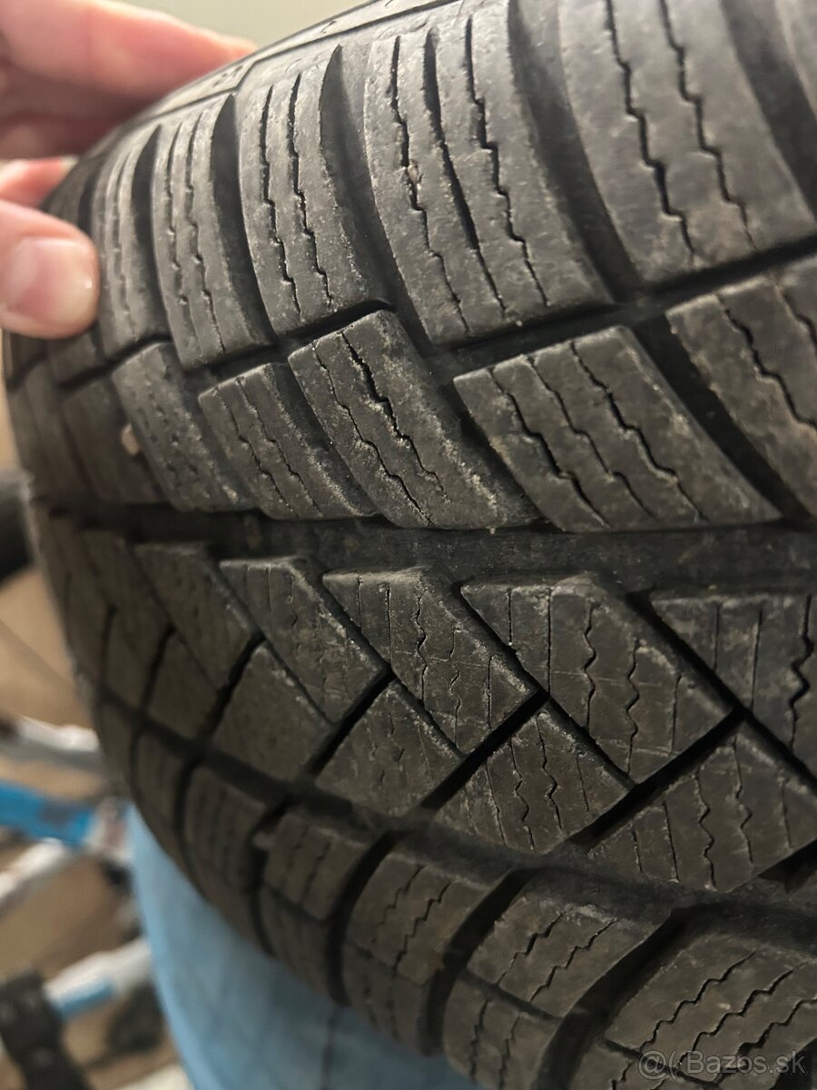 Zimné pneu 205/60 R17 - 2