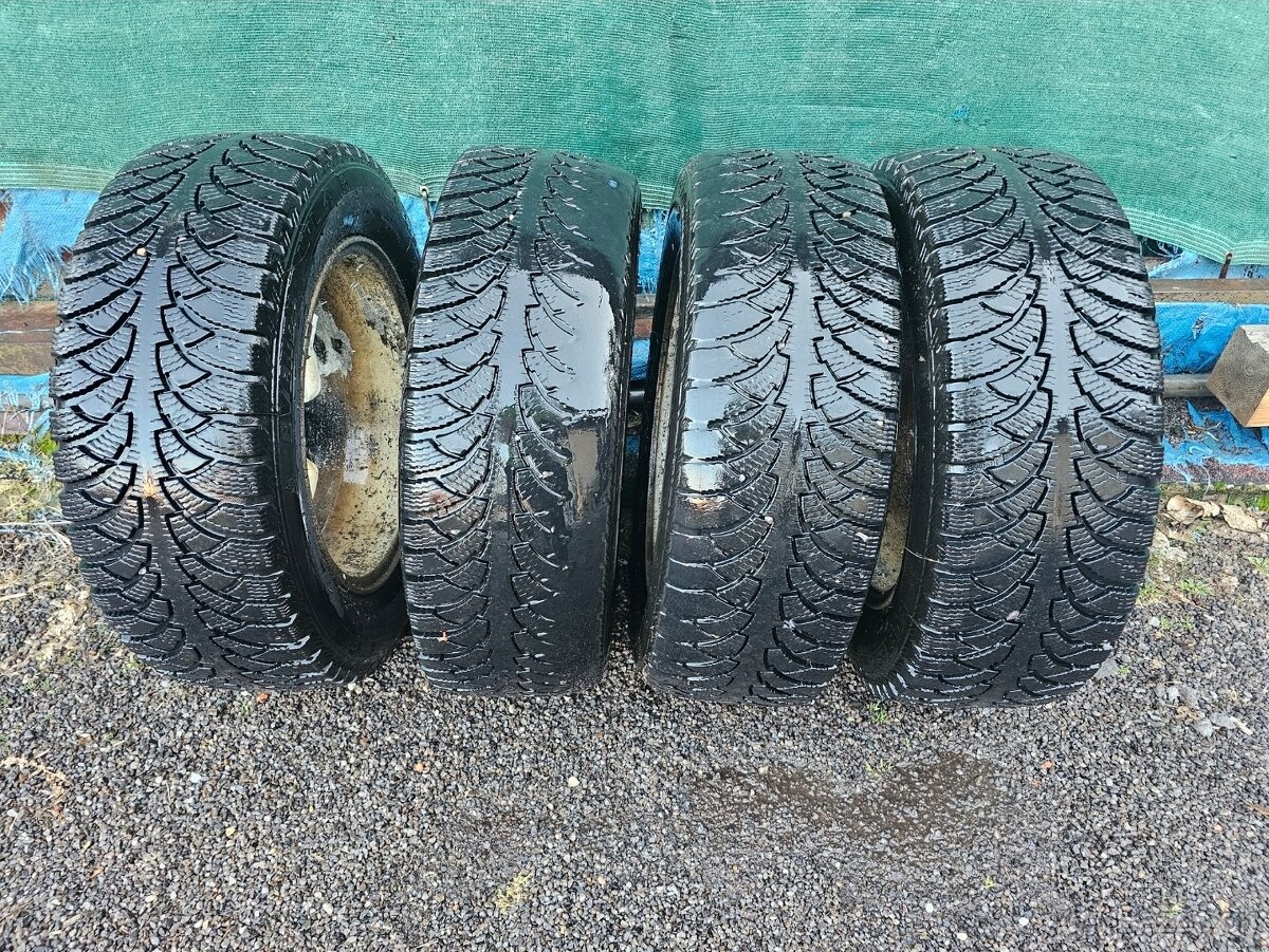 Mitsubishi kolesá 215/60 R16 - 2