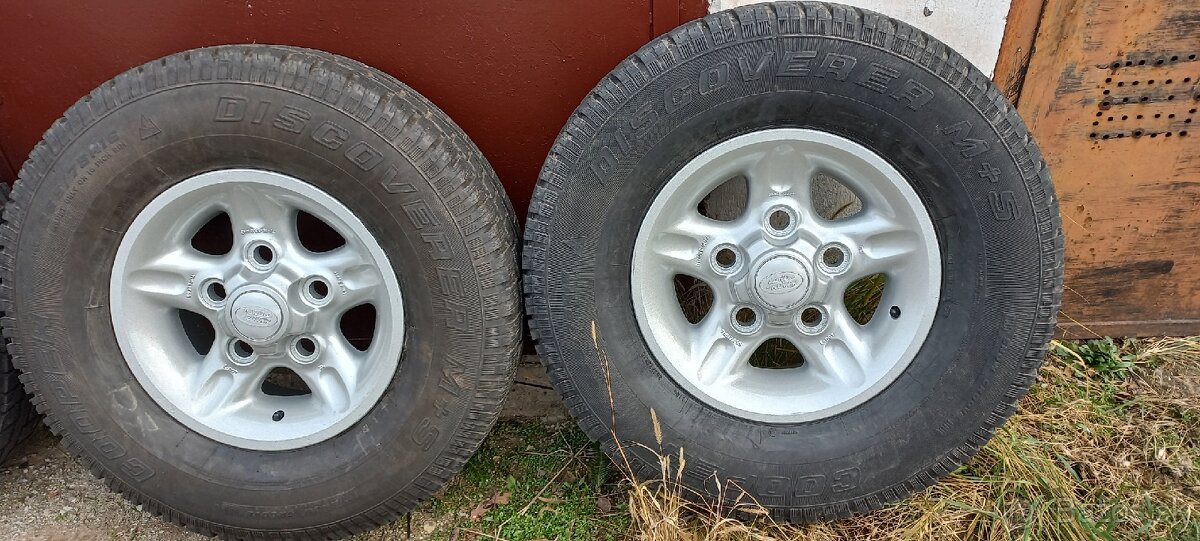 Land Rover Defender. - 2