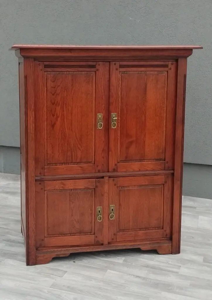 Skriňa Tv masívna. - 2