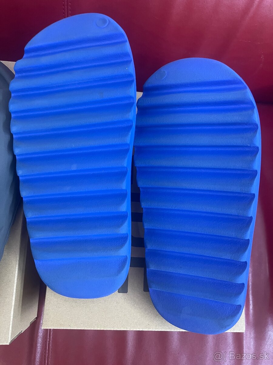 ADIDAS YEEZY SLIDE 44,5 Modré - 2
