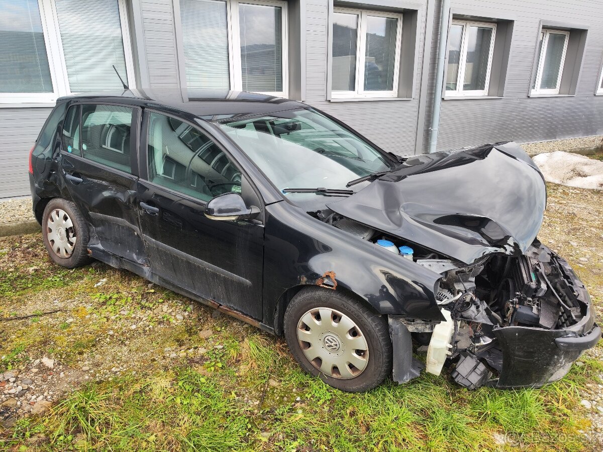 VW Golf 1,4 16V benzín 55 KW - 2