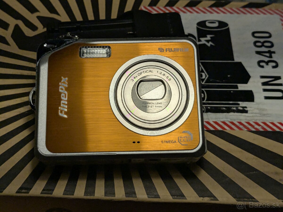 Fujifilm Finepix V10 - 2