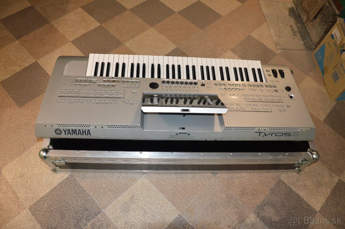 Yamaha Tyros 3 - 2