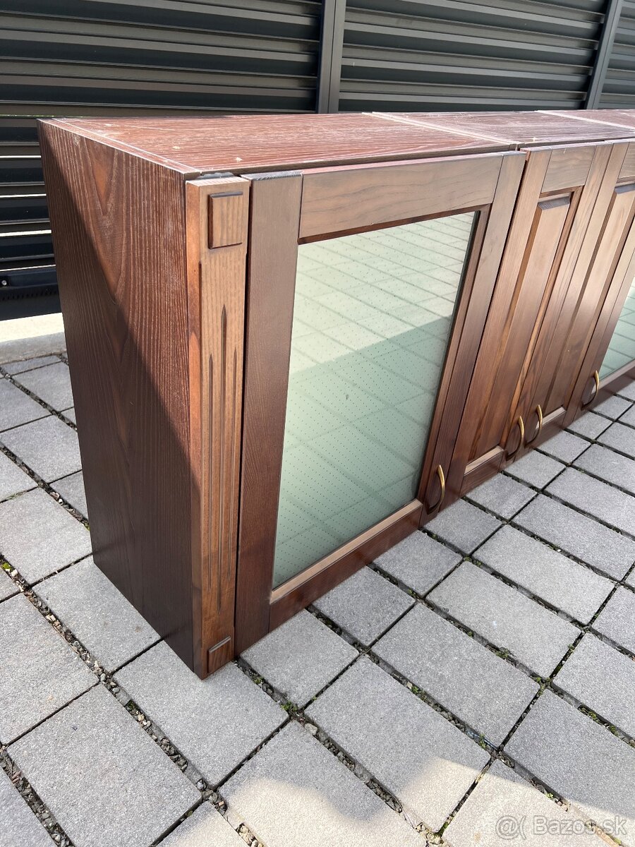 Vrchne kuchynske skrinky z masivu - 2