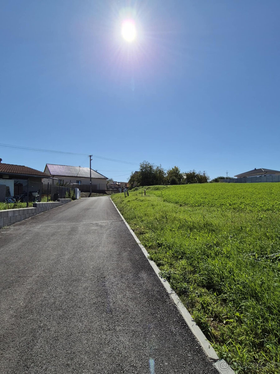 Exkluzívne predaj krásny 685 m2 pozemk Alekšince pri Nitre - 2