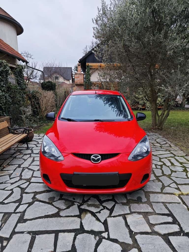 mazda 2 typ DE 1.3i benzin rok 2009 červena 5 dverova - 2