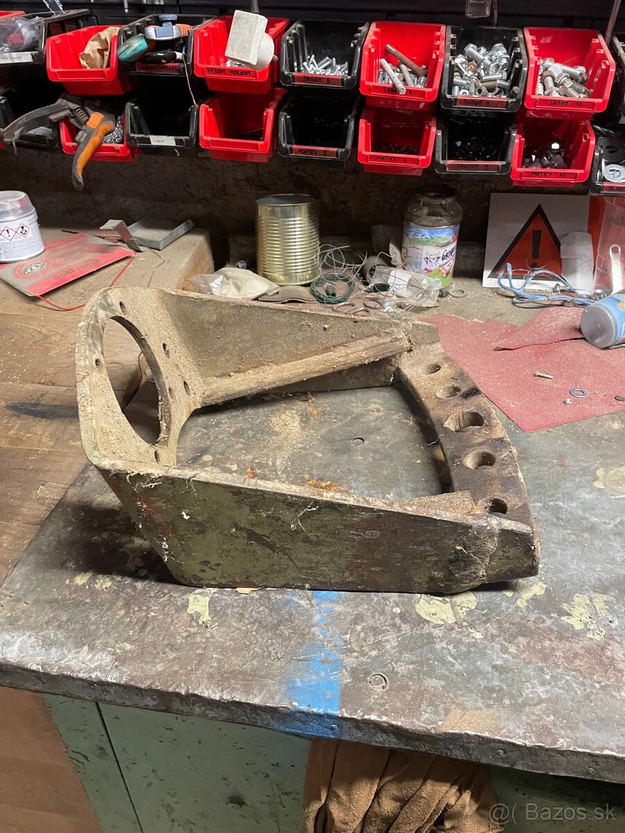 Spodná konzola Zetor - 2