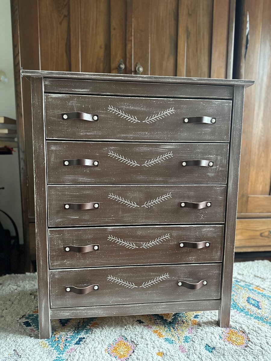 Ručně vyrobená komóda - 2