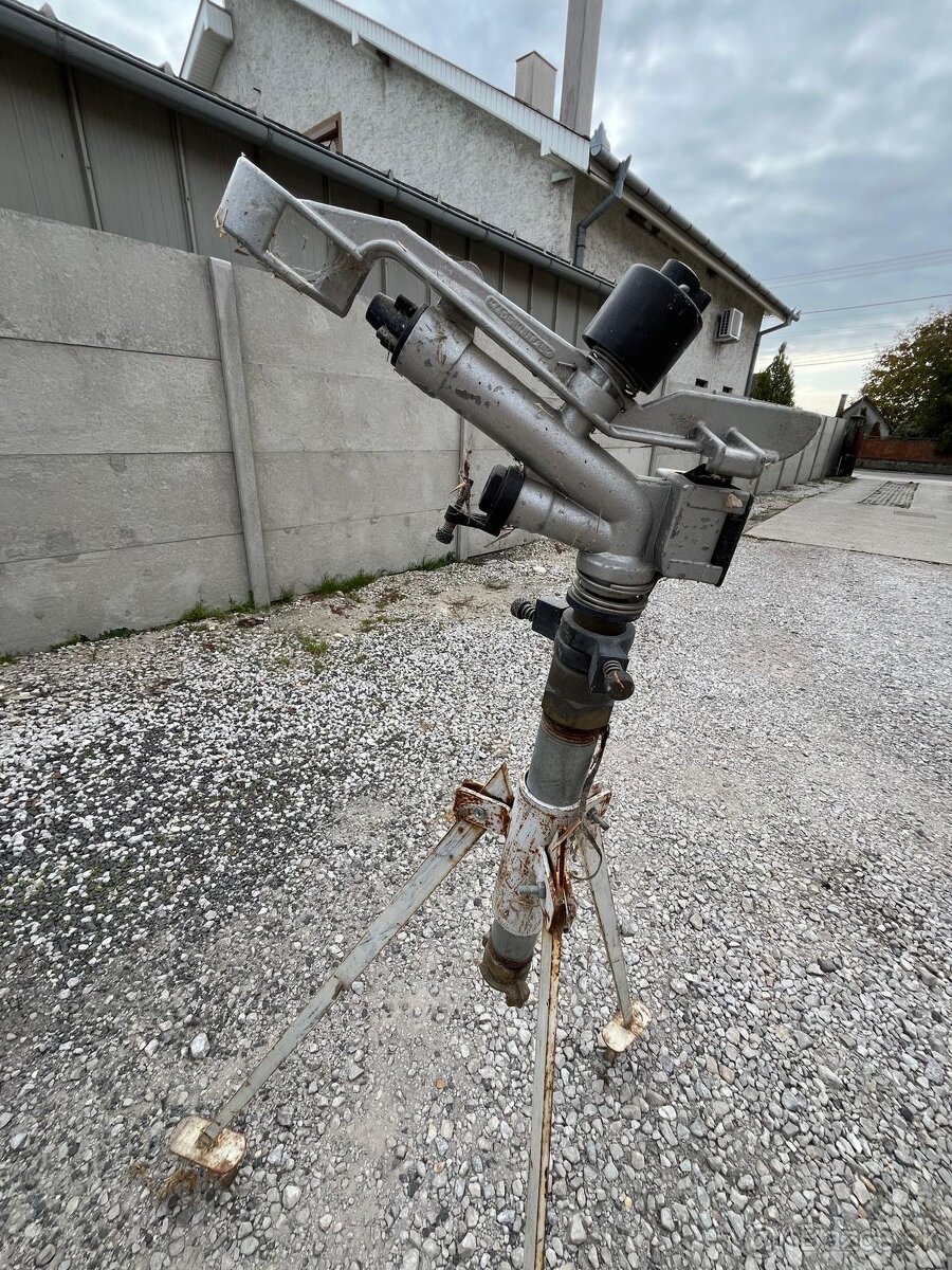 Trojnohý zavlažovací stojan - 2