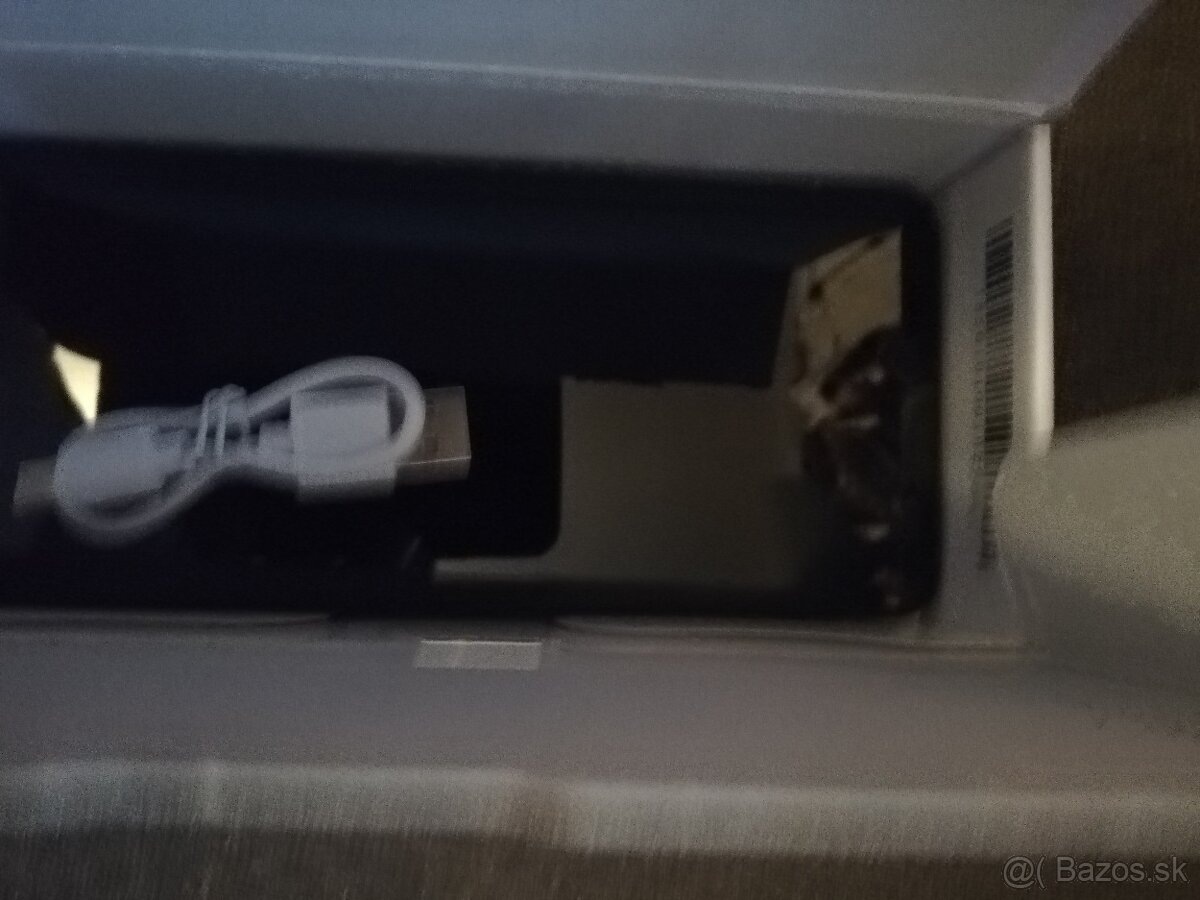 Ahoj predávam čisto noví. Redmi a3 2 ročnov zaruka - 2