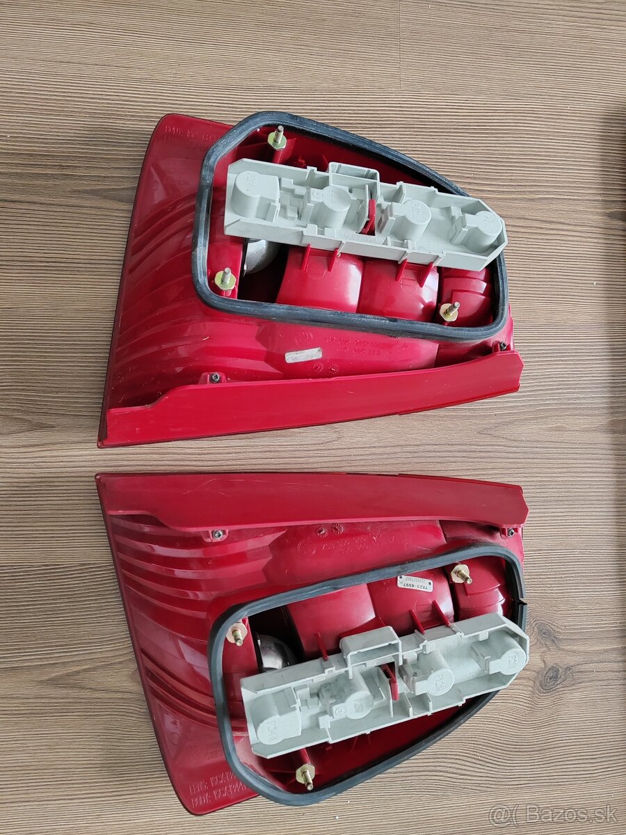 Škoda Superb 1 zadné svetlá - 2