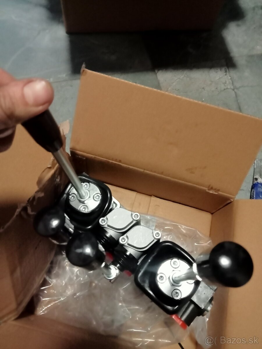 6 sekciovy hydraulický rozvádzač - 2
