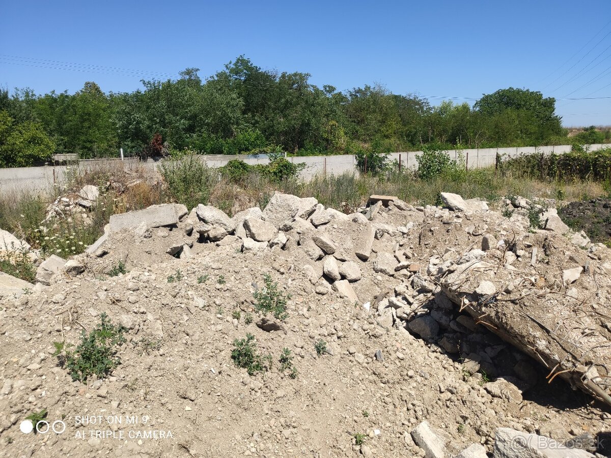 Darujem zem/stavebný odpad - 2