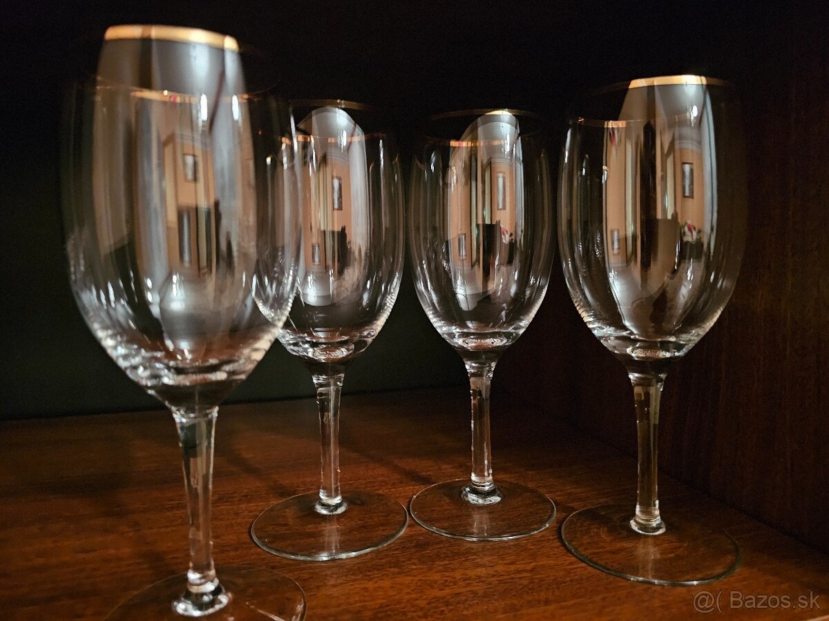 Sklenen pohare so zlatym lemom - 2