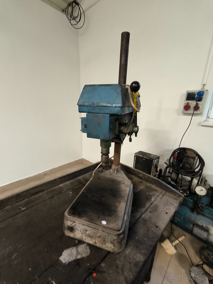 Stojanová vŕtačka - 2