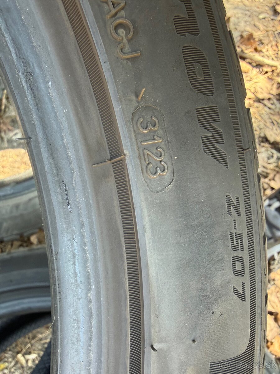 Predam pneu 255/40r19 celorocne 2ks DOT:3123 - 2
