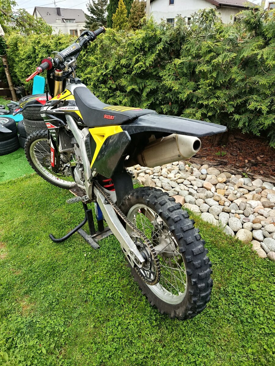 Suzuki rmz 250