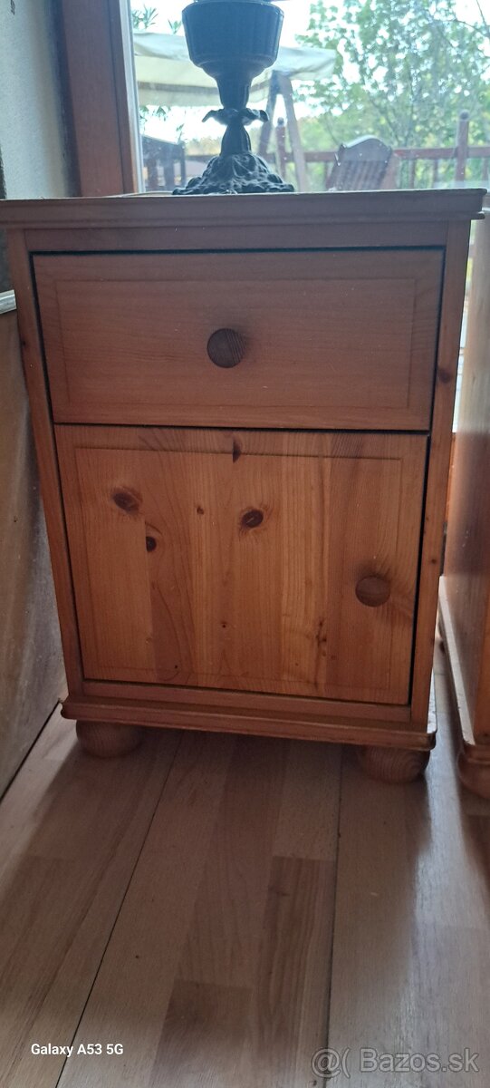 Predám posteľ s 2 nočnými stolíkmi - 2