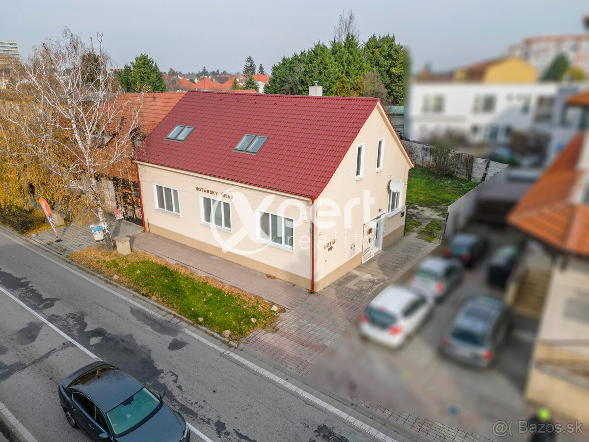 Rodinný dom s multifunkčným využitím v centre Galanty - 2