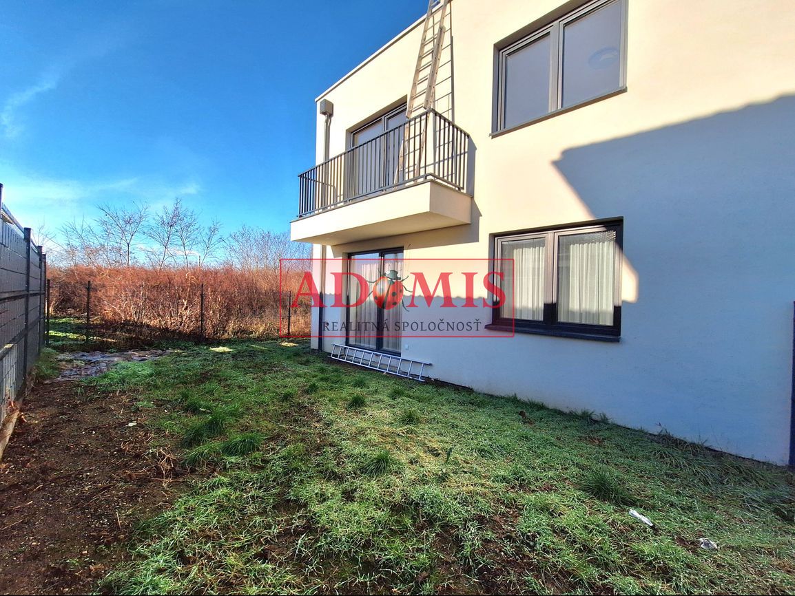 ADOMIS - predám moderný 5izbový RD v Košiciach, predzáhradka - 2