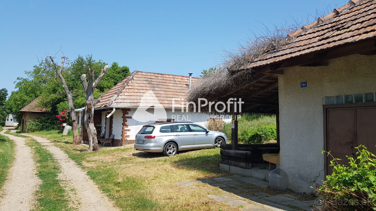 Predám dva vinohradnícke domy s pozemkami medzi vinohradmi p - 2