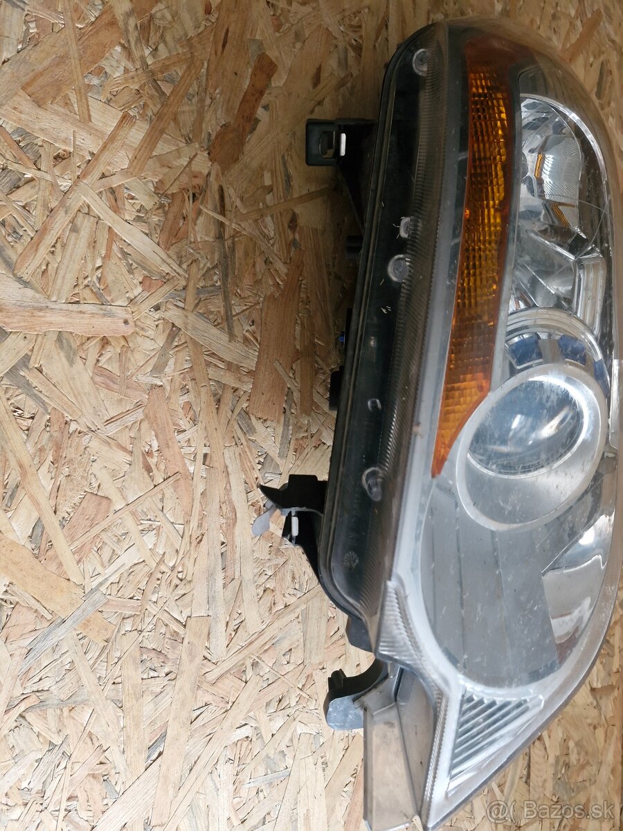 Ford Kuga svetlomet - 2