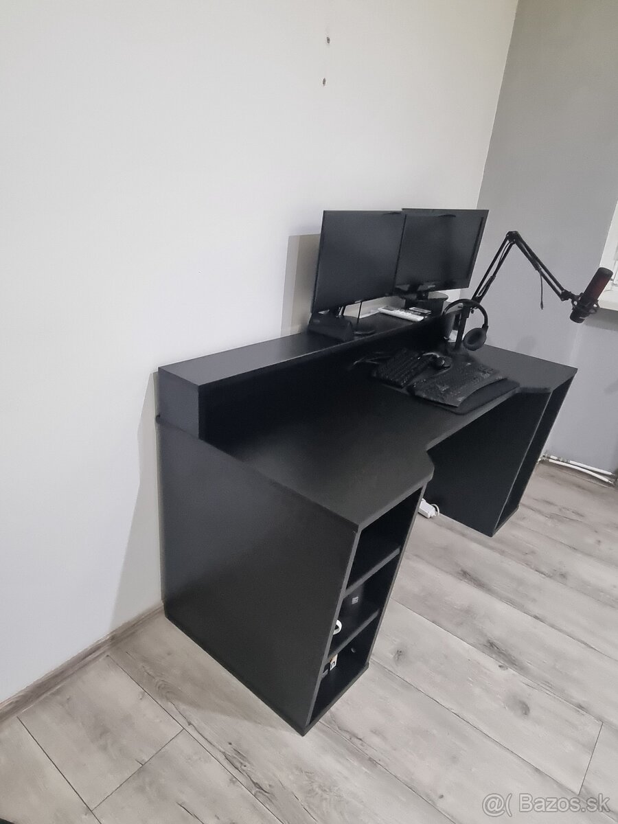 Predám Moderný gaming stôl - 2